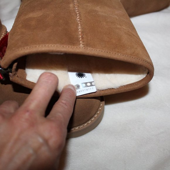 NIB UGG CLASSIC SHORT LOGO‎ ZIP UP SUEDE SHEARLING BOOTS CHESTNUT - Picture 8 of 8